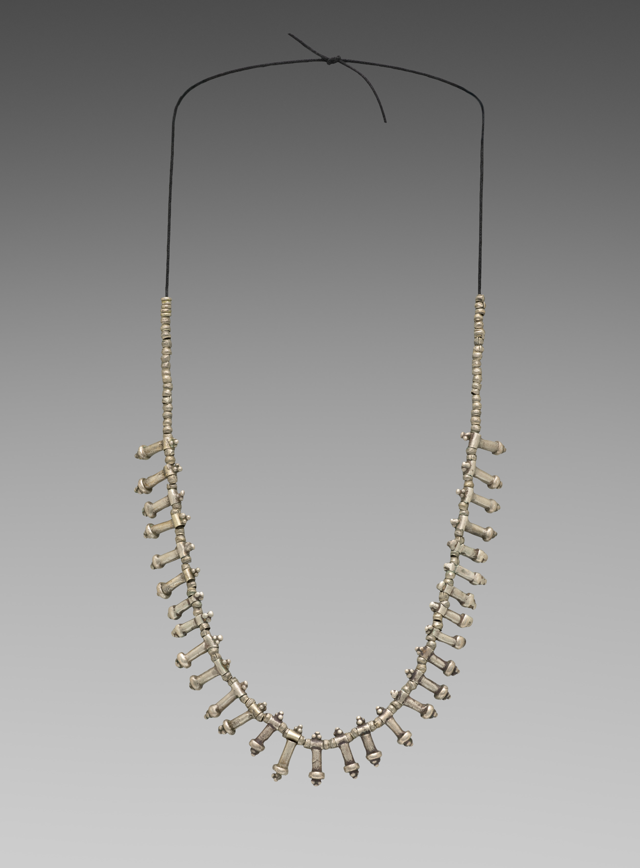 Necklace with beads (sadi?)